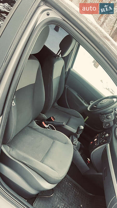 Хэтчбек Renault Clio 2009 в Александрие