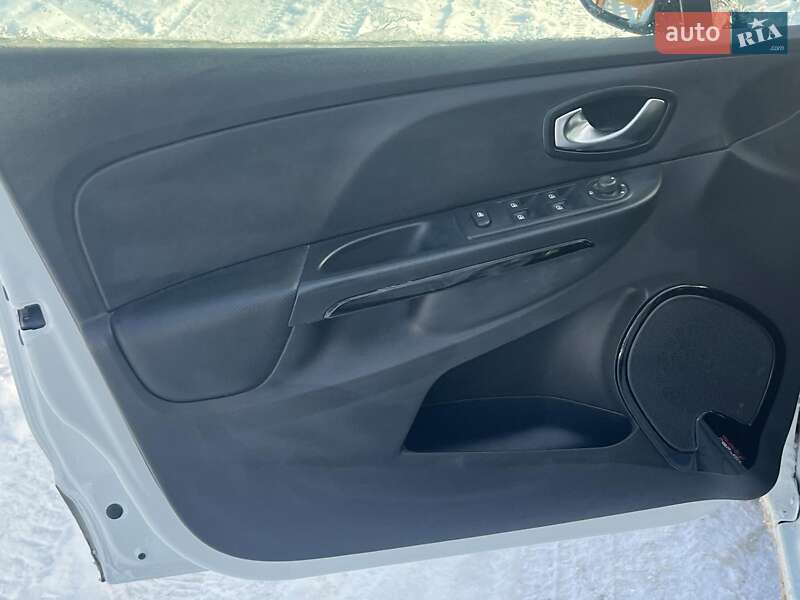 Хэтчбек Renault Clio 2016 в Киеве