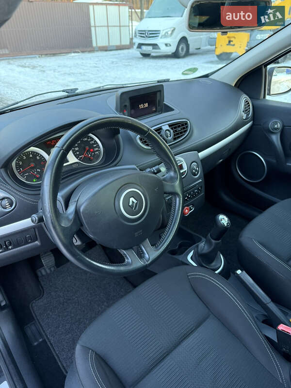 Универсал Renault Clio 2010 в Луцке