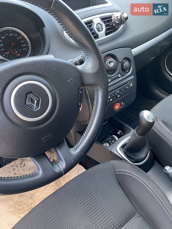 Универсал Renault Clio 2010 в Дубно фото 25 Универсал Renault Clio 2010 в Дубно