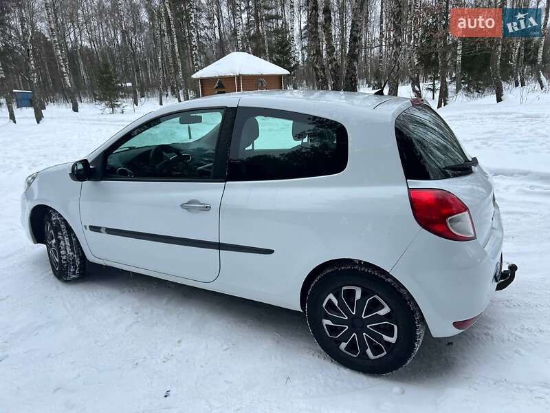 Хэтчбек Renault Clio 2011 в Любешове