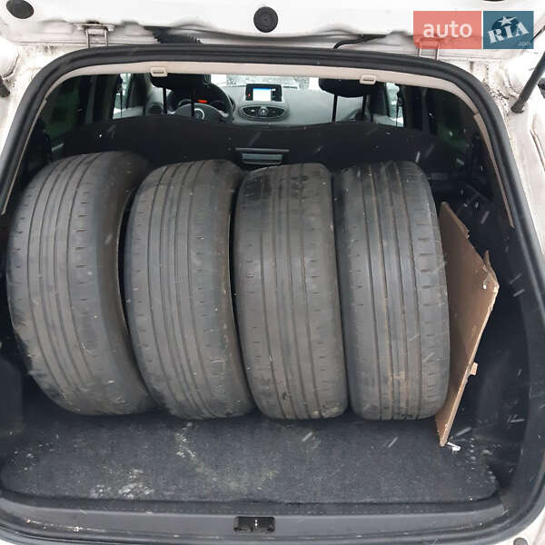 Универсал Renault Clio 2011 в Житомире