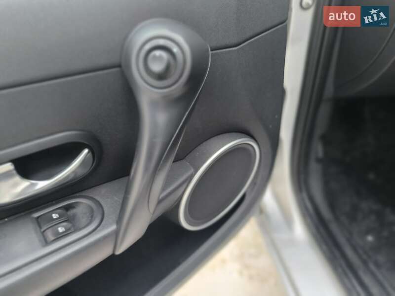 Хетчбек Renault Clio 2006 в Красилові фото 20 Хетчбек Renault Clio 2006 в Красилові