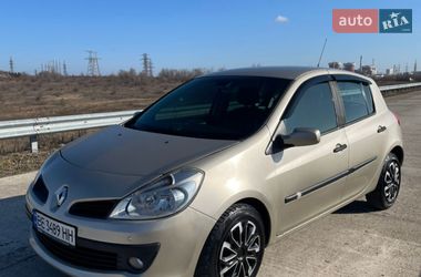 Хэтчбек Renault Clio 2006 в Южноукраинске