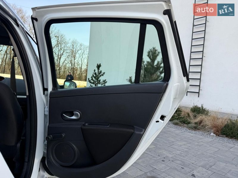 Універсал Renault Clio 2010 в Луцьку