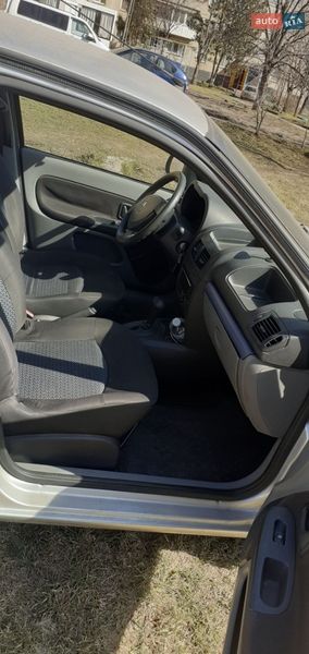 Седан Renault Clio 2006 в Кривому Розі