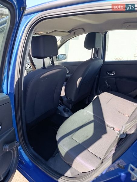 Хетчбек Renault Clio 2006 в Помічній