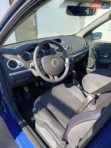 Хетчбек Renault Clio 2006 в Помічній