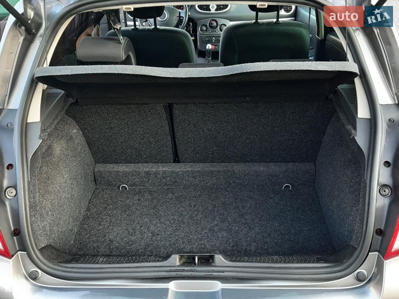 Хэтчбек Renault Clio 2011 в Берегово фото 12 Хэтчбек Renault Clio 2011 в Берегово