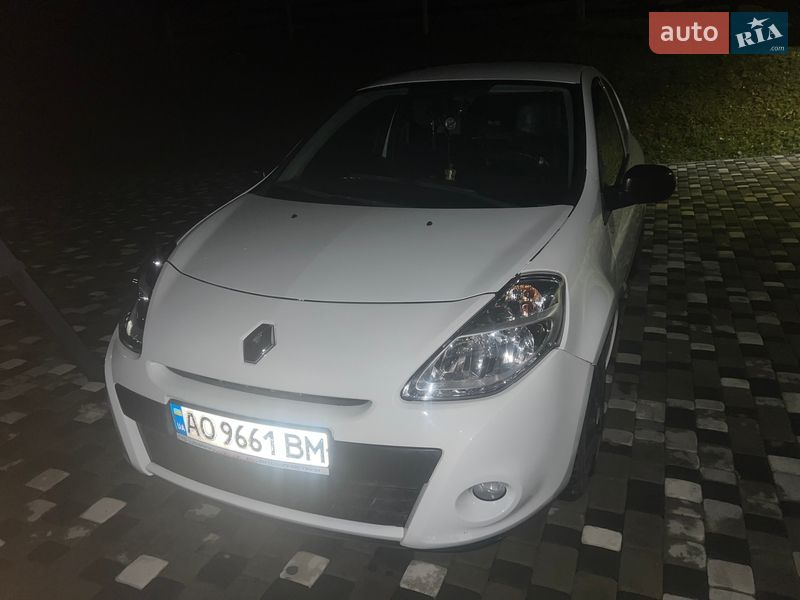 Хэтчбек Renault Clio 2012 в Сваляве фото Хэтчбек Renault Clio 2012 в Сваляве