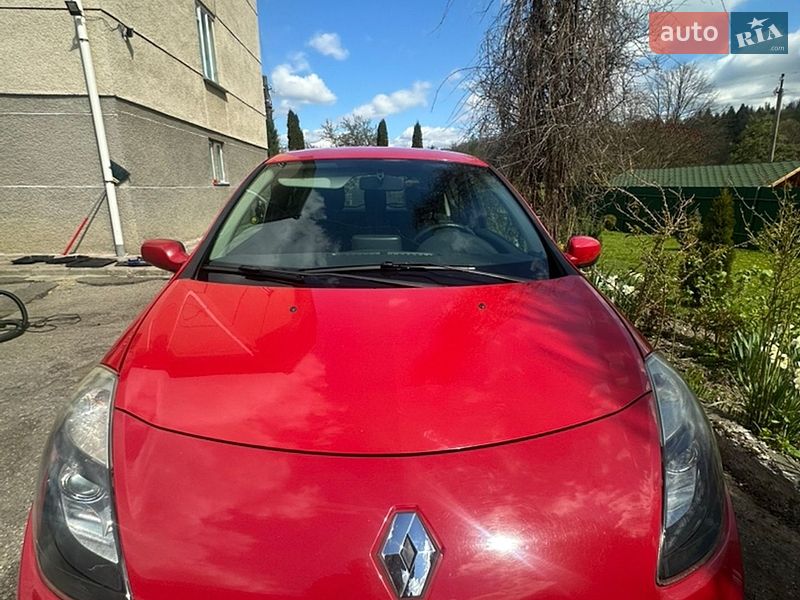 Седан Renault Clio 2010 в Стрые