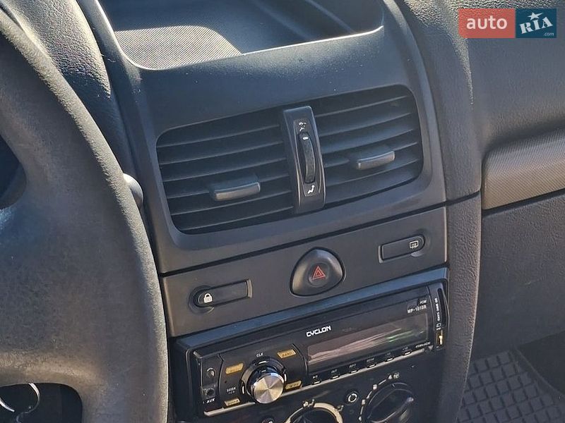 Хэтчбек Renault Clio 2005 в Ужгороде