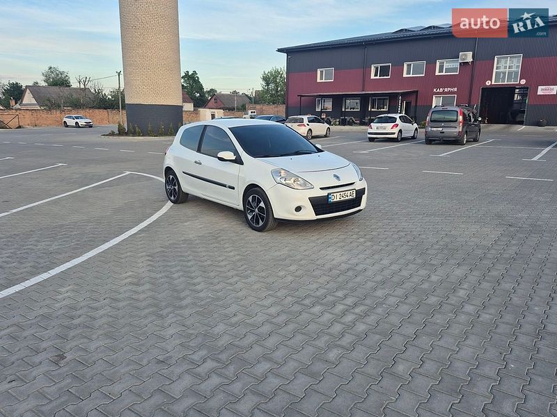 Хэтчбек Renault Clio 2010 в Дубно