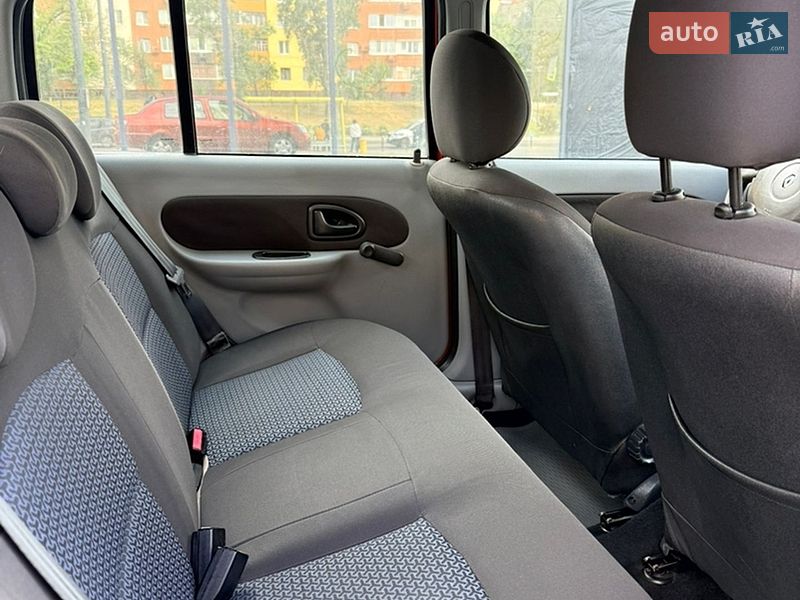 Седан Renault Clio 2007 в Днепре