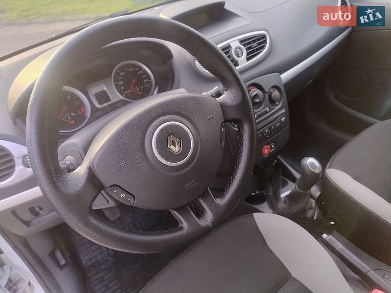 Хэтчбек Renault Clio 2012 в Дубно