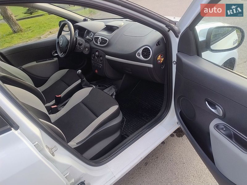 Хэтчбек Renault Clio 2012 в Дубно