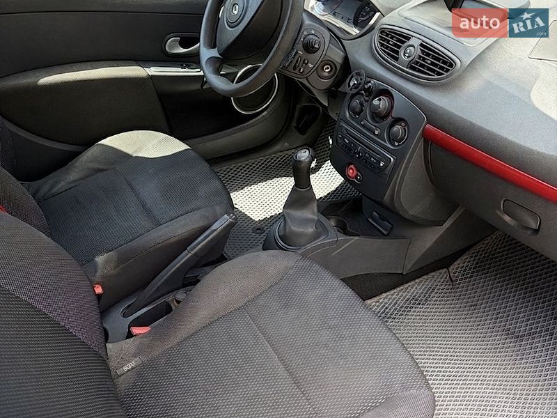 Хэтчбек Renault Clio 2010 в Виннице