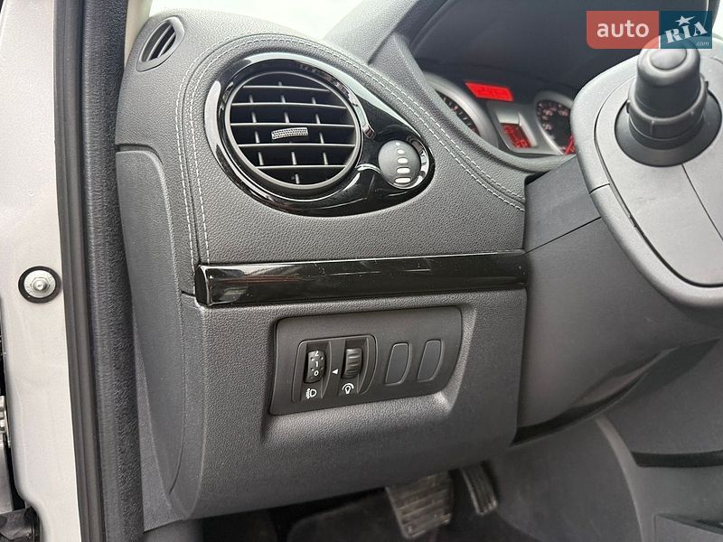Хэтчбек Renault Clio 2011 в Луцке