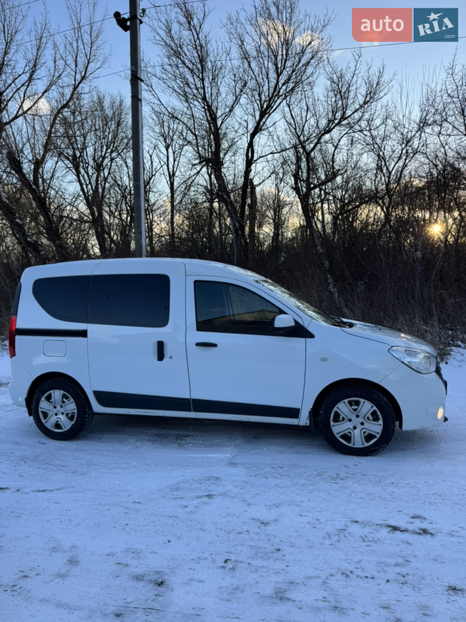 Авто в чудовому стані!Кузов ввесь в заводському окрасі!Салон як новий!Мотор працює ідеально!Ходова без стуків!Авто дійсно в збереженому стані!Повністю все обслужено!Мастило,фільтра замінено 2 тисячі назад.Нова зимова гума!Дуже економне та жваве авто!Оригінальний пасажир!Торг виключно на переоформлення!!!