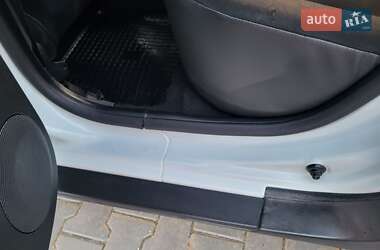 Позашляховик / Кросовер Renault Duster 2013 в 