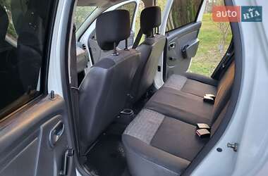 Позашляховик / Кросовер Renault Duster 2013 в 