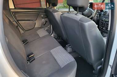 Позашляховик / Кросовер Renault Duster 2013 в 