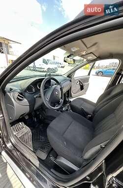 Позашляховик / Кросовер Renault Duster 2012 в 