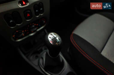 Внедорожник / Кроссовер Renault Duster 2012 в 