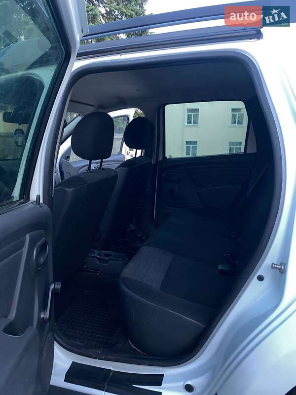 Внедорожник / Кроссовер Renault Duster 2012 в Кременце