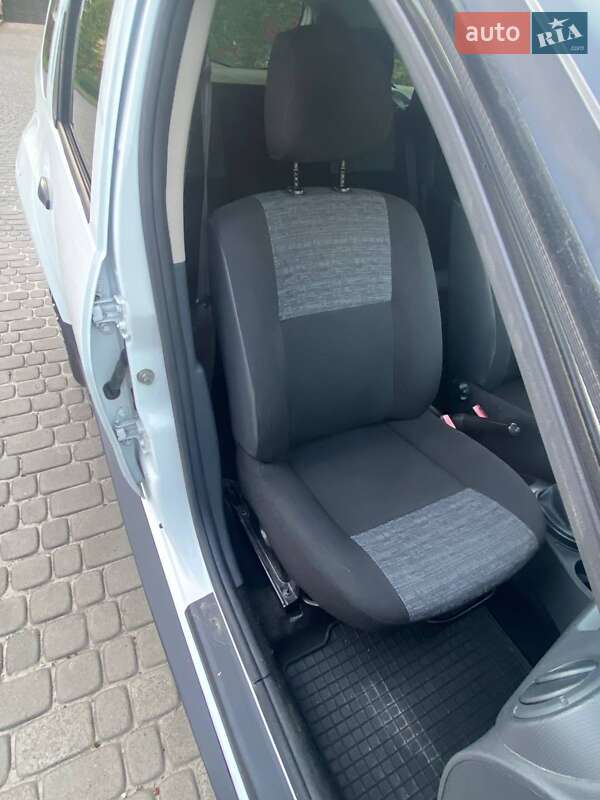 Внедорожник / Кроссовер Renault Duster 2012 в Кременце