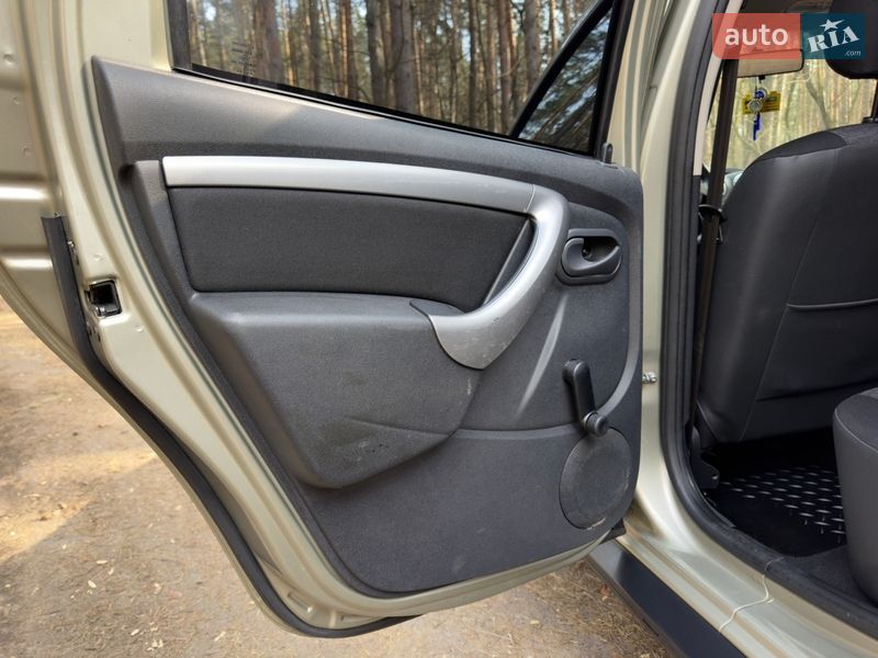 Внедорожник / Кроссовер Renault Duster 2014 в Киеве