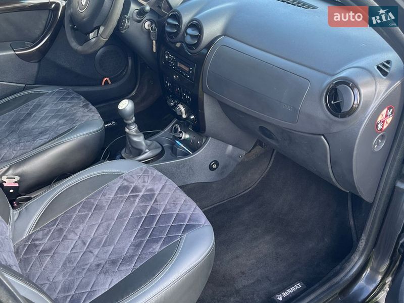Внедорожник / Кроссовер Renault Duster 2010 в Остроге