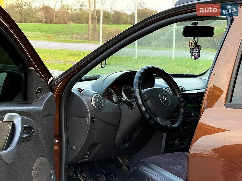 Внедорожник / Кроссовер Renault Duster 2010 в Мене