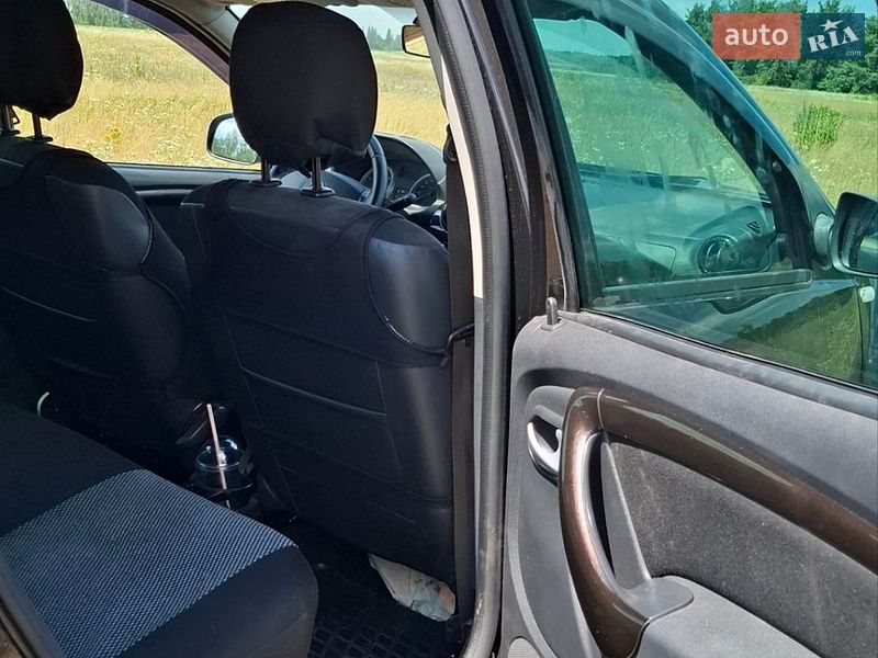 Внедорожник / Кроссовер Renault Duster 2012 в Владимирце