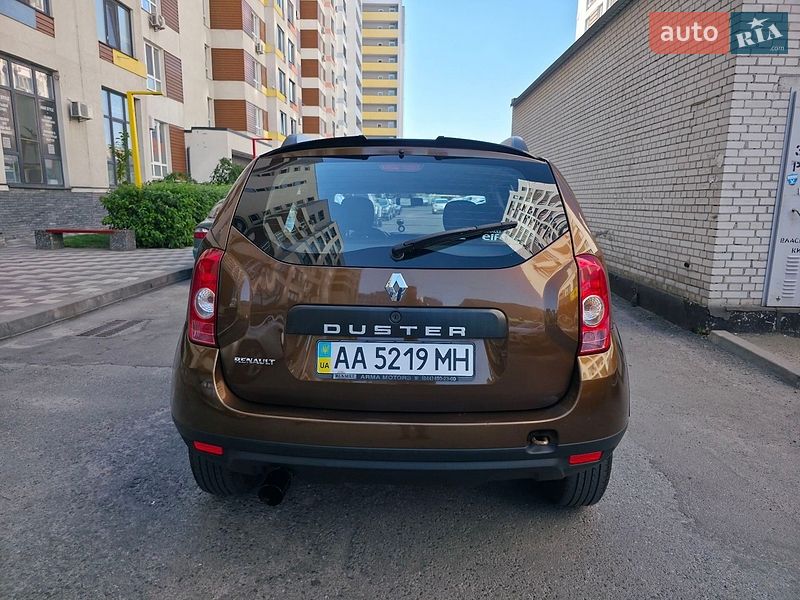 Внедорожник / Кроссовер Renault Duster 2012 в Вишневом