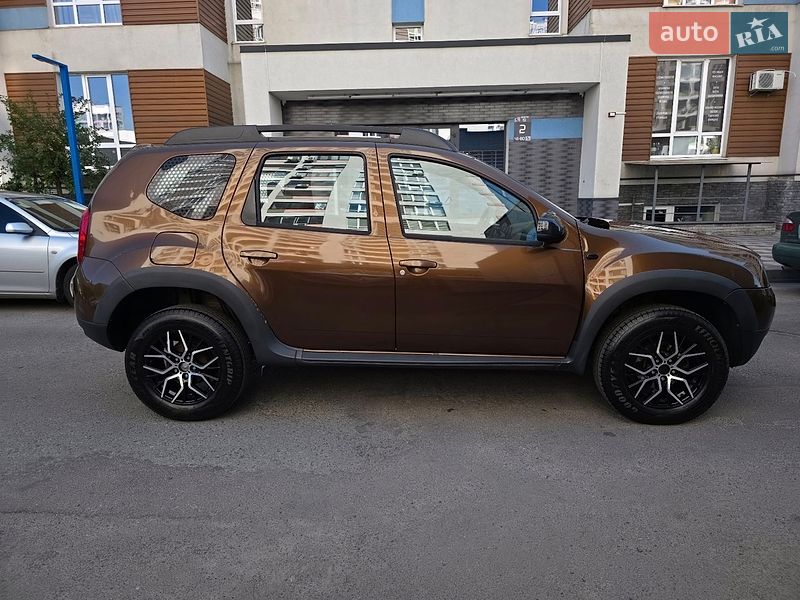 Внедорожник / Кроссовер Renault Duster 2012 в Вишневом