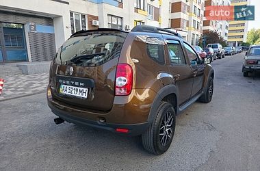 Внедорожник / Кроссовер Renault Duster 2012 в Вишневом