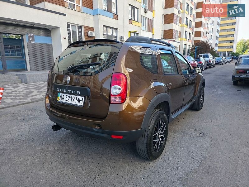 Внедорожник / Кроссовер Renault Duster 2012 в Вишневом