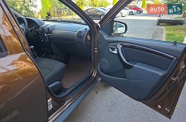 Внедорожник / Кроссовер Renault Duster 2012 в Вишневом