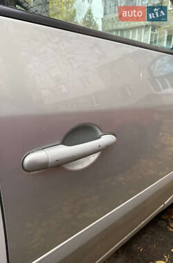 Минивэн Renault Espace 2004 в  фото 5 Минивэн Renault Espace 2004 в