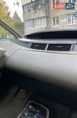 Минивэн Renault Espace 2004 в  фото 19 Минивэн Renault Espace 2004 в