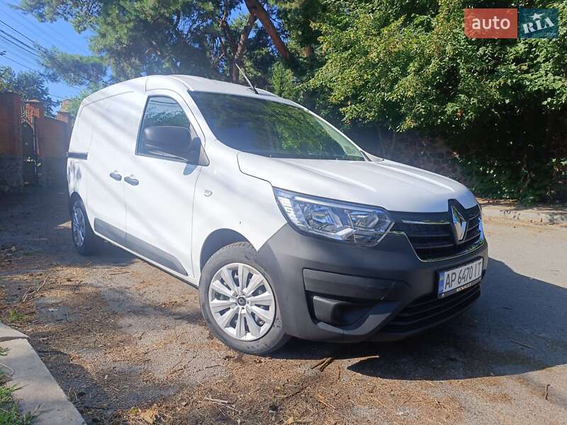Грузовой фургон Renault Express 2022 в 