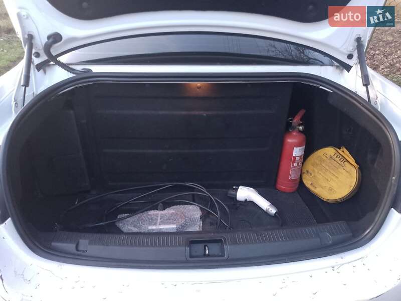 Седан Renault Fluence Z.E. 2011 в Ужгороде фото 12 Седан Renault Fluence Z.E. 2011 в Ужгороде