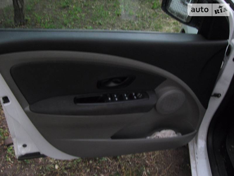 Седан Renault Fluence 2011 в Синельниково