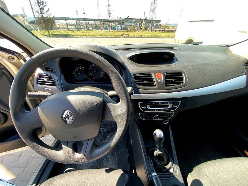 Седан Renault Fluence 2010 в Чернівцях