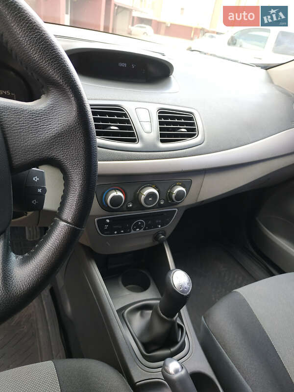 Седан Renault Fluence 2012 в Вишневом