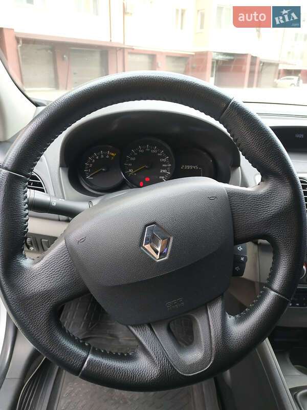 Седан Renault Fluence 2012 в Вишневом