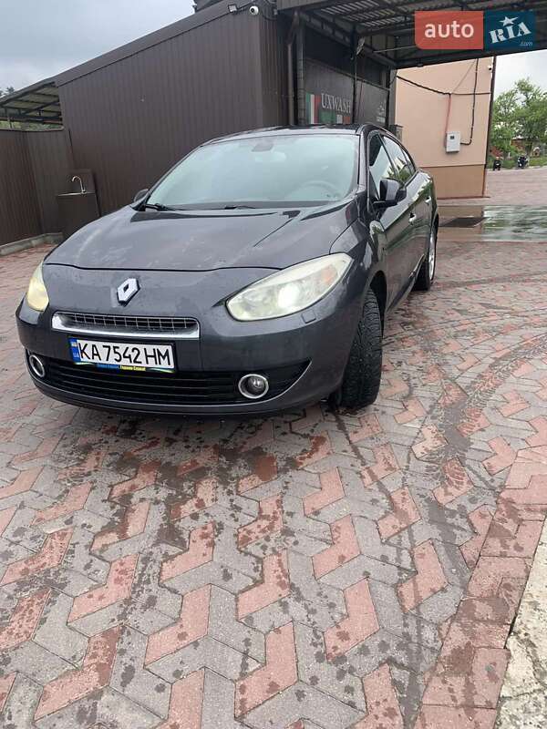 Седан Renault Fluence 2011 в Надворной