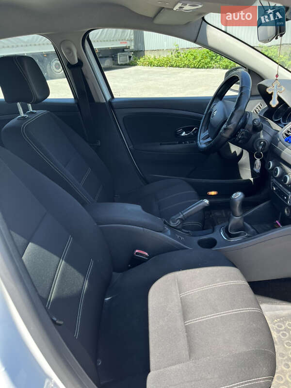 Седан Renault Fluence 2013 в Сваляве