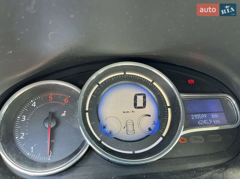 Седан Renault Fluence 2013 в Сваляве